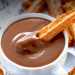 Il primo  un bastoncino di pastella ricoperto di zucchero che viene immerso nella cioccolata calda